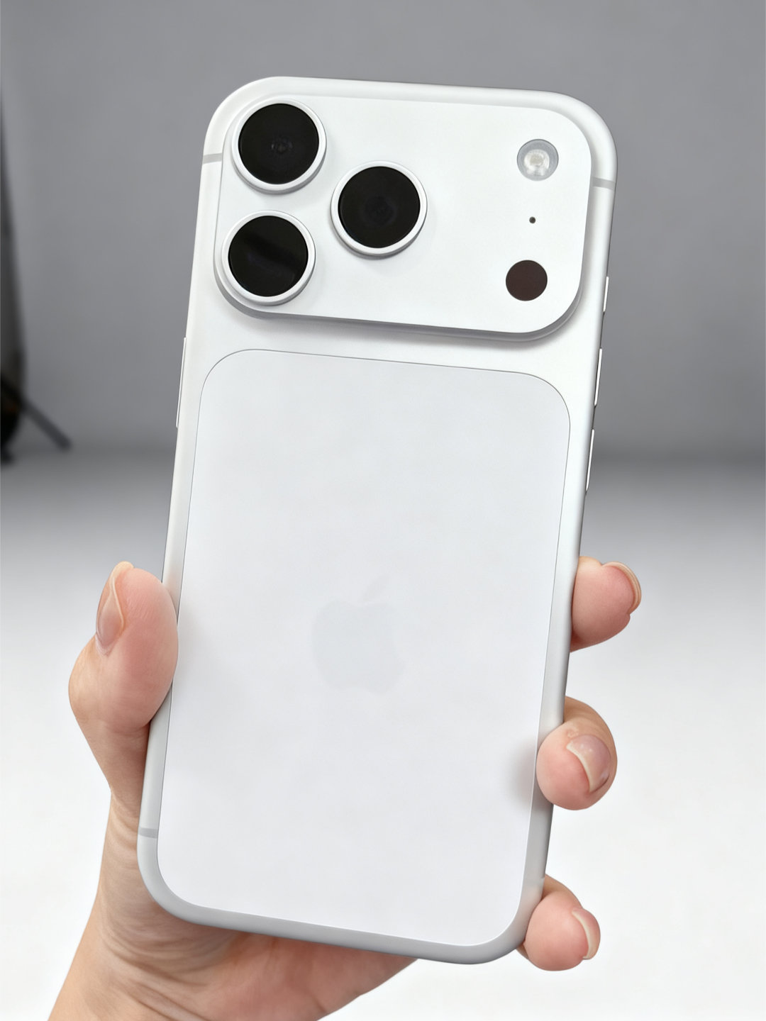 iPhone17Pro降价2000 不要说什么“国产手机都在涨价，就果子降价”之