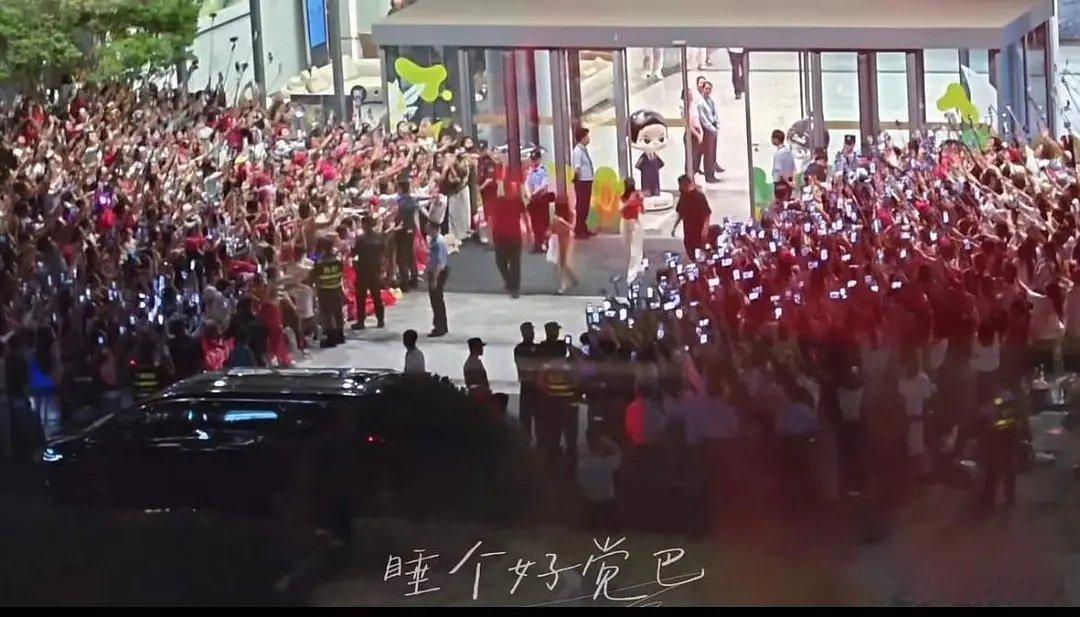 迪丽热巴都爆9年了 怎么现在还这么火 