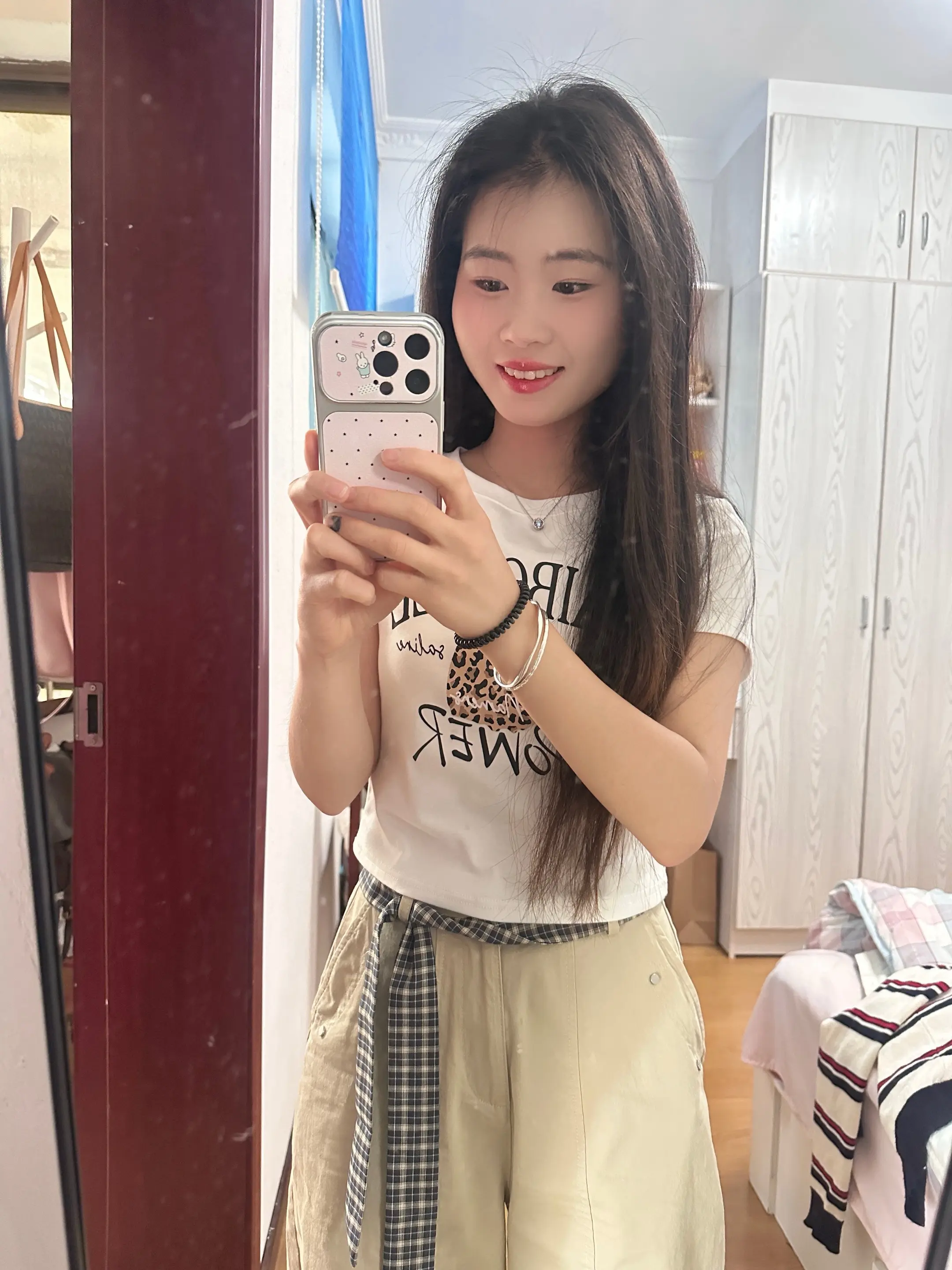 请问你有女朋友吗？没有的话我毛遂自荐一下😂😂