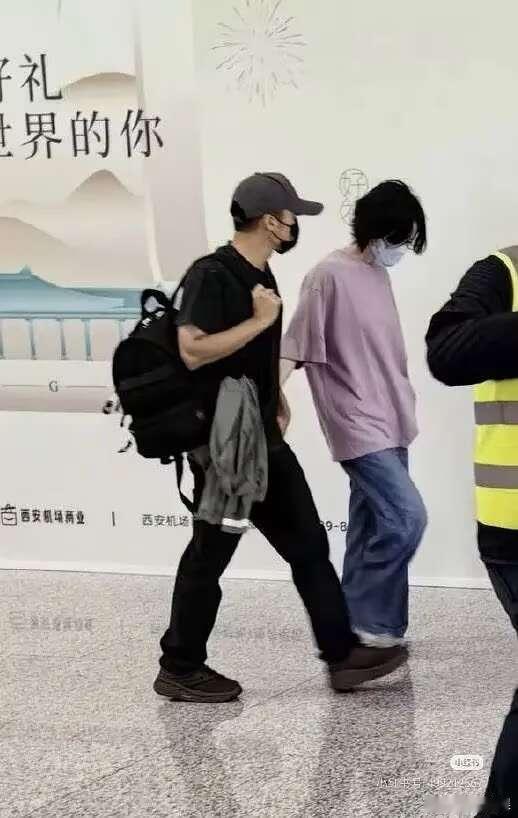 王菲谢霆锋还是这么甜蜜🥺感觉爱情对人的影响真的远超金钱 