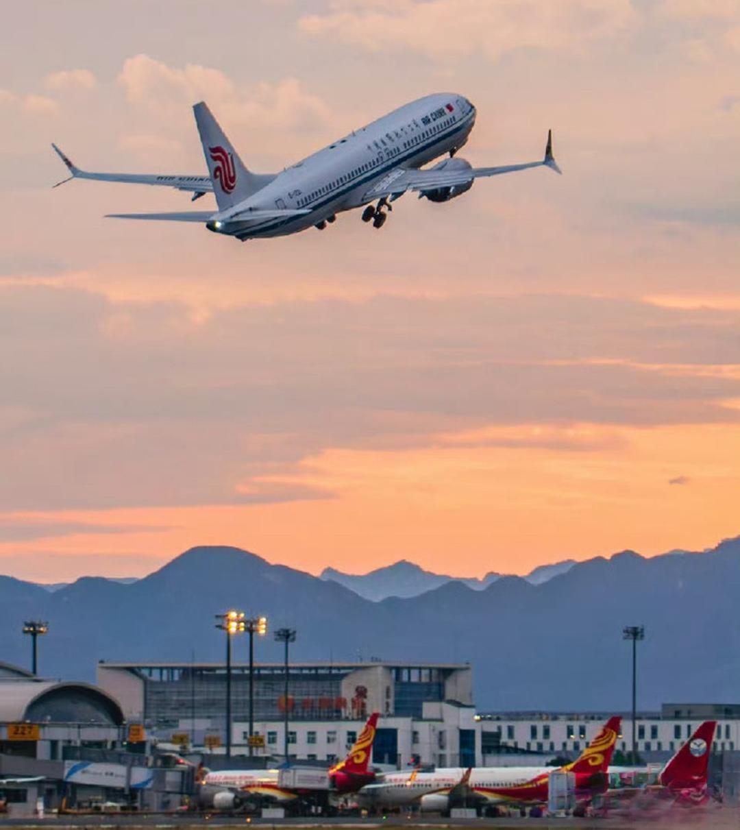 机场遇陌生姑娘托你带行李？别答应！背后可能是个坑。


最近在上海浦东机场，有位