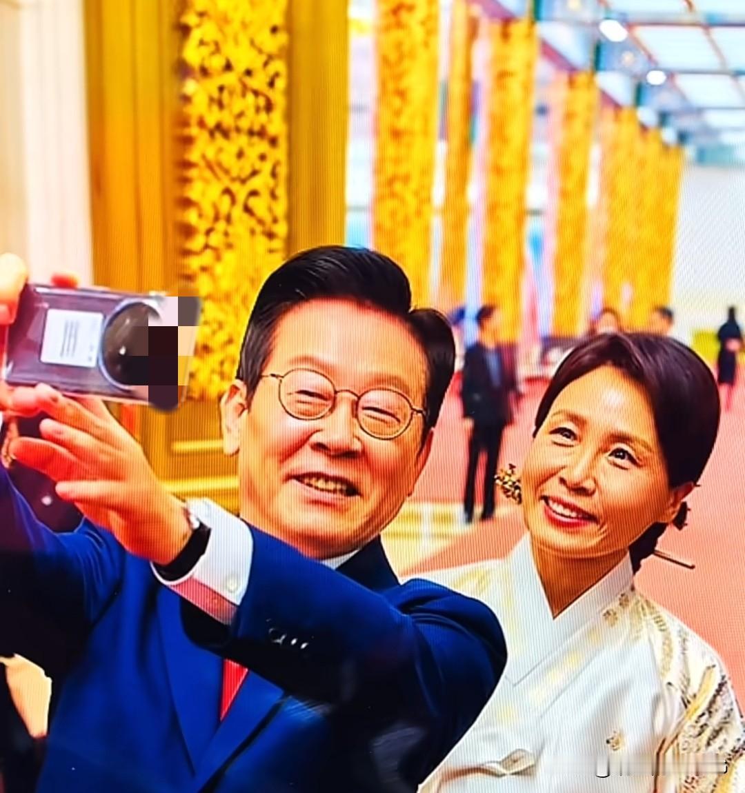 韩媒报道的。没用三星没用苹果，可以说李在明给韩国的信号更明显…[捂脸]
另外跟随