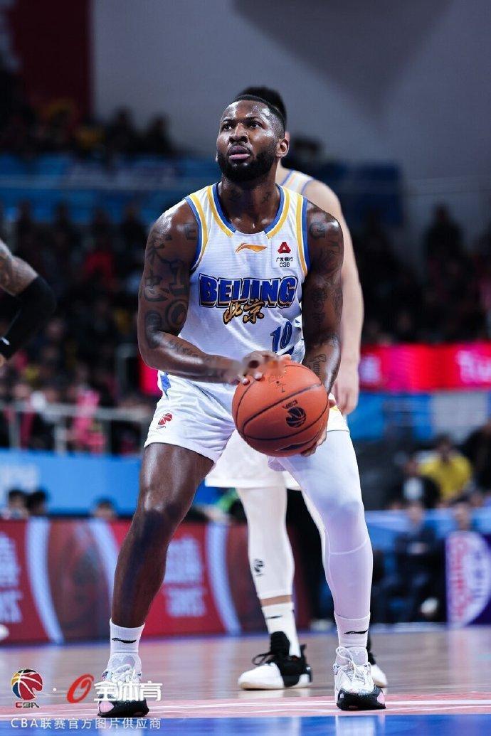 北京首钢上海男篮vs北京男篮 首钢虽然已千疮百孔，但至少现在还不是沉没的时刻。它