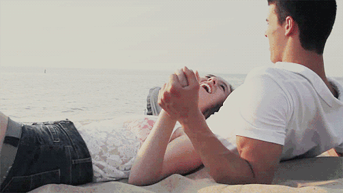 暮春的雨，缠缠绵绵下了整整三天。细密的雨丝像无数银线，飘洒在青石镇的每一个角落。