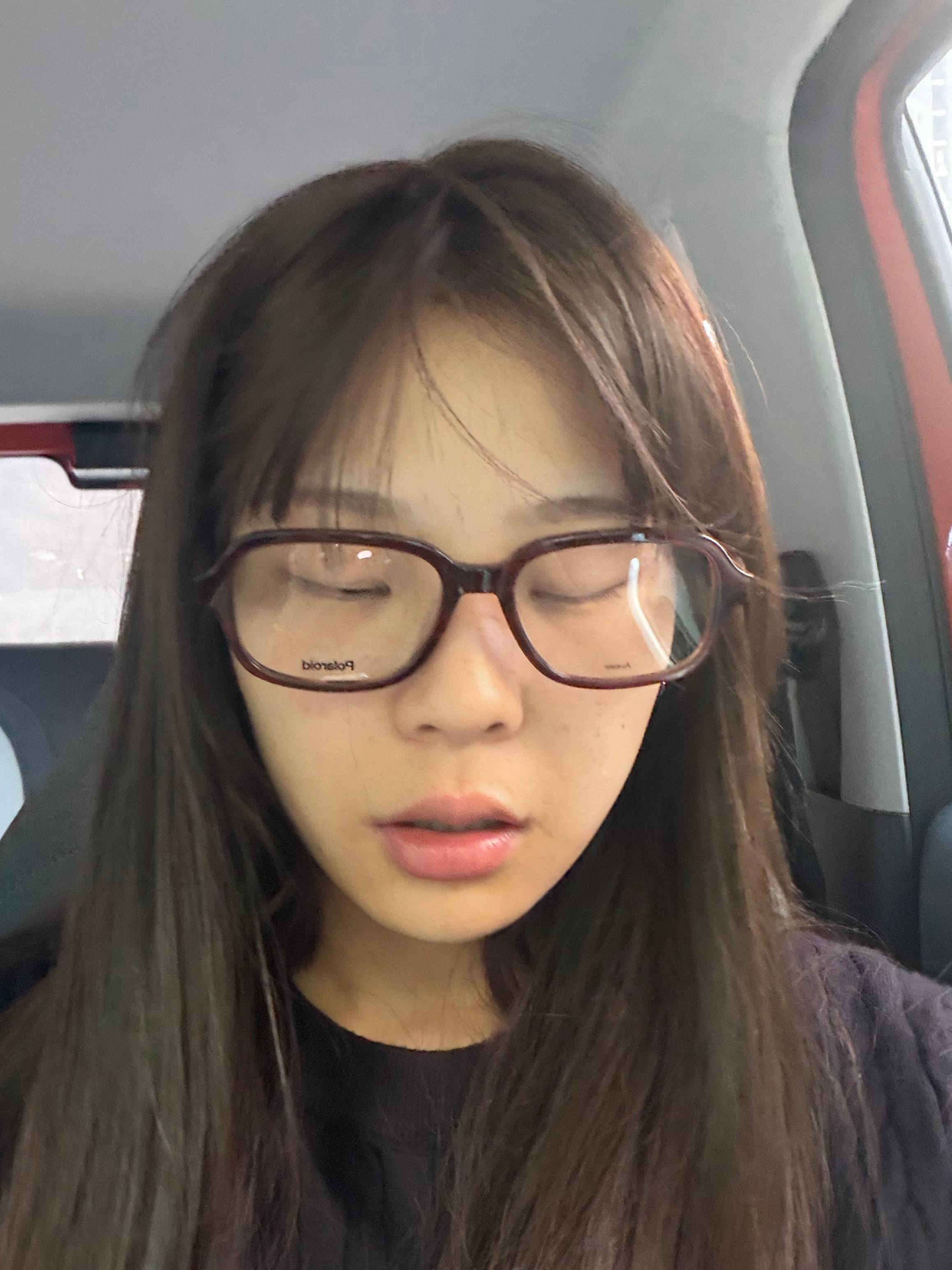 今天家里超忙也还是没回去我好像热感冒了 头好疼 