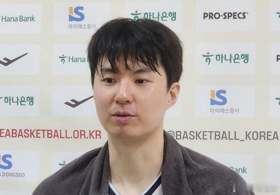 中国男篮vs韩国男篮男篮世预赛 李贤重：中国粗野肮脏的防守反而让我打得更起劲。北