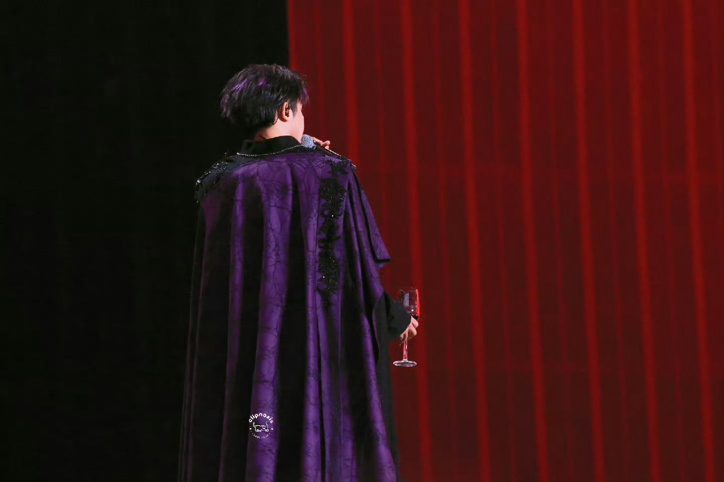 马嘉祺紫色披风我好喜欢