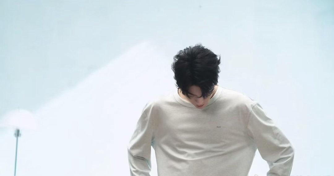 “比海更深的情话大概就是我的每个草稿纸上都有你的名字.”
@田栩宁_ ​​​