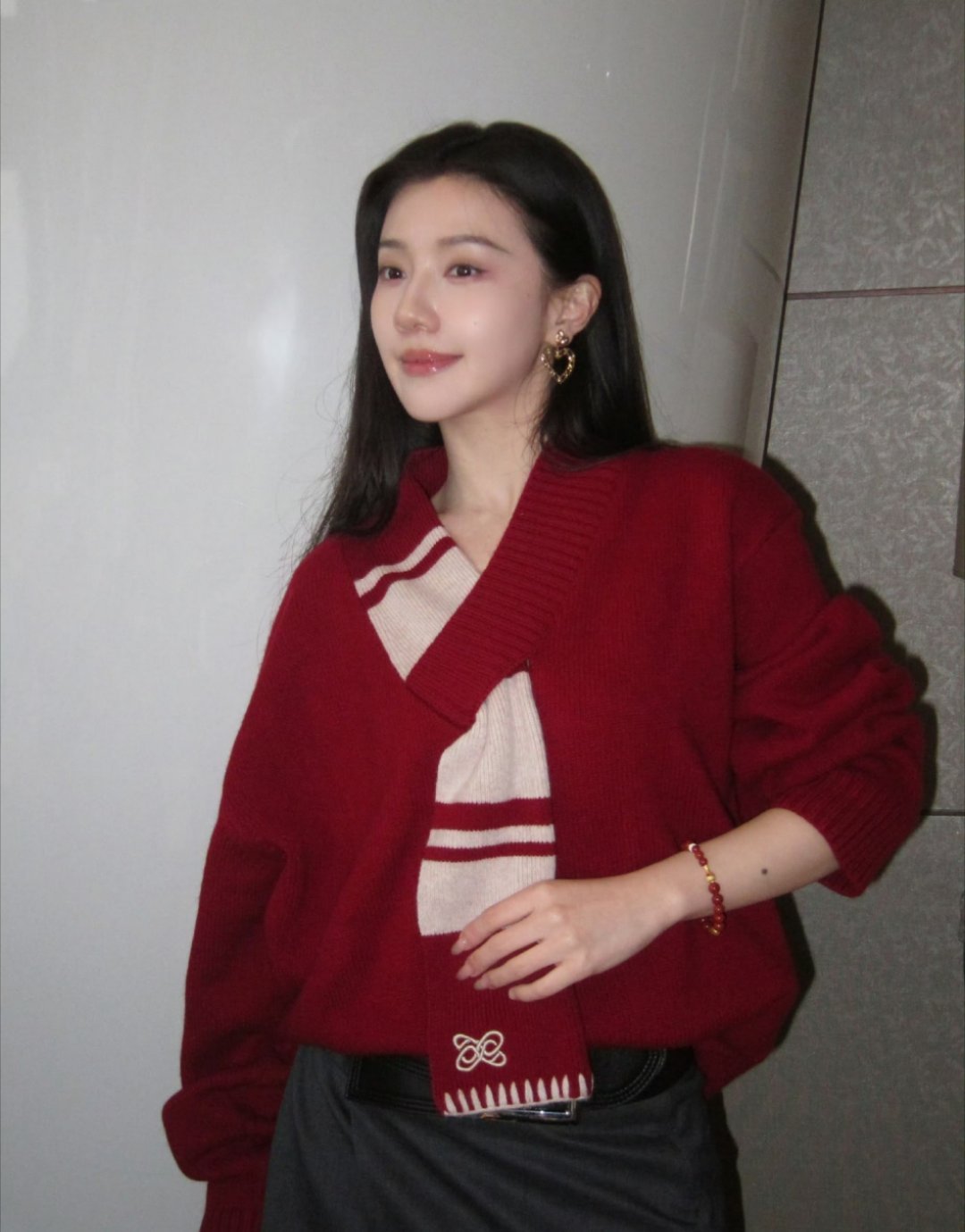 王鹤润很可爱要尽情打扮自己红色还喜庆呀润润！立春快乐！ 