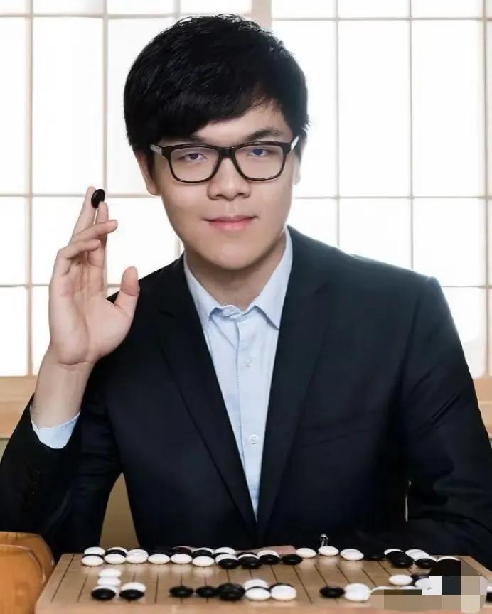 柯洁退出奇葩规则的比赛，这3点做法让人称赞。

1.面对韩国裁判的不公平判罚，直