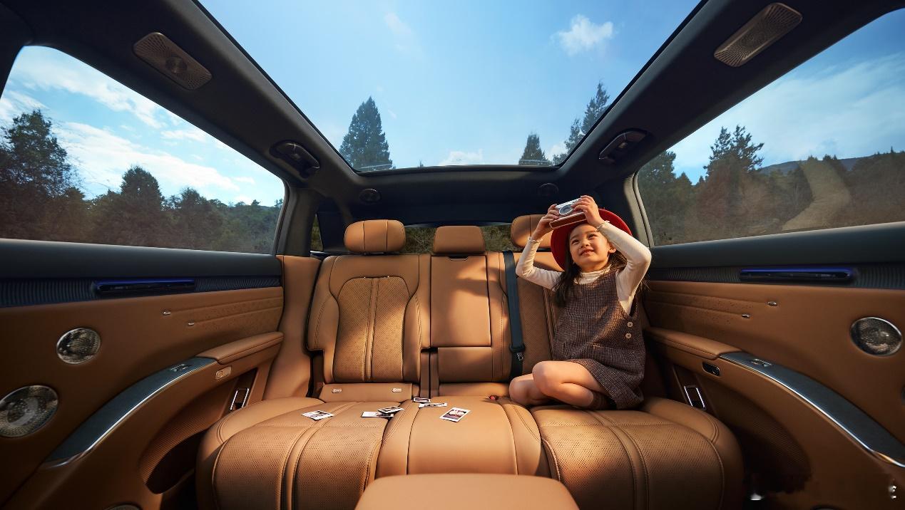 全球首搭航空级EMB，全系标配猎鹰700 星途EX7上市，重塑性能豪华标杆近日，