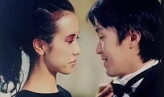 莫文蔚说《他不爱我》是她的爱情经历，很多人猜测是讲冯德伦（因为冯德伦娶了舒淇）事