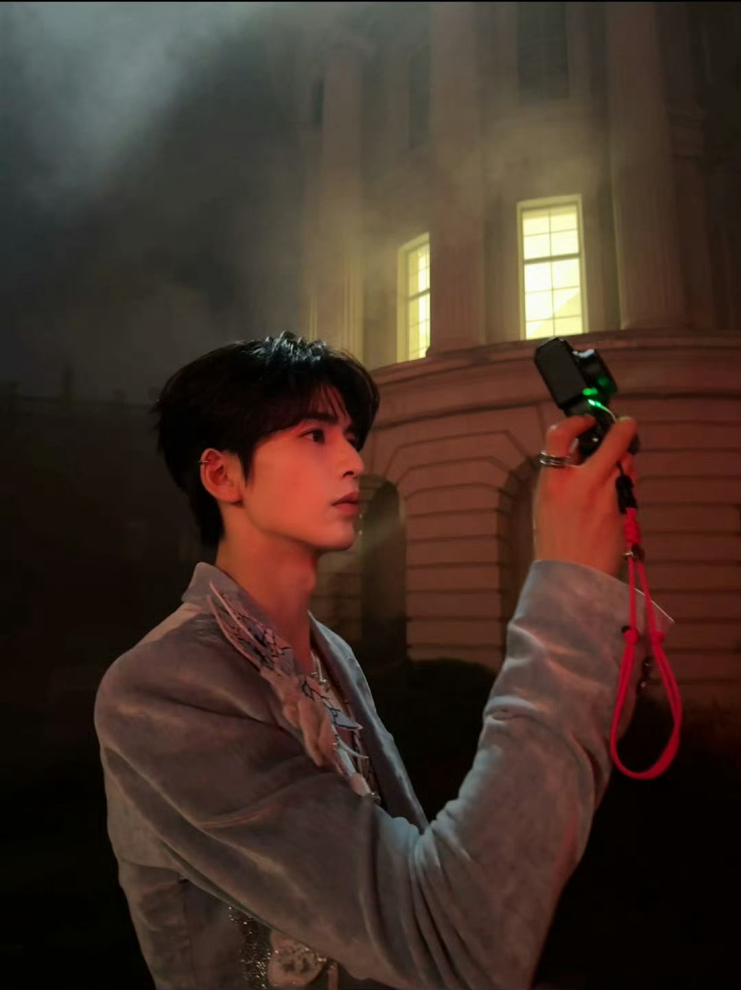 张凌赫live图动了不到一秒张凌赫开推live图别人的live图动全程，张凌赫的