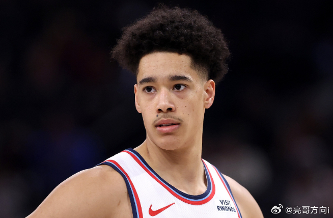 今天，快船官方宣布球队新秀尼德豪泽成功接受了手术，修复右脚跖骨损伤。同时，快船官