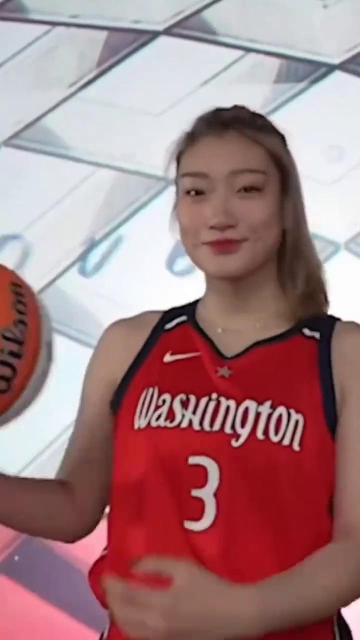 不可撼动。
我从没见过一个外籍球员的呼声能这么夸张，一群谈吐并不是很清晰的老外一