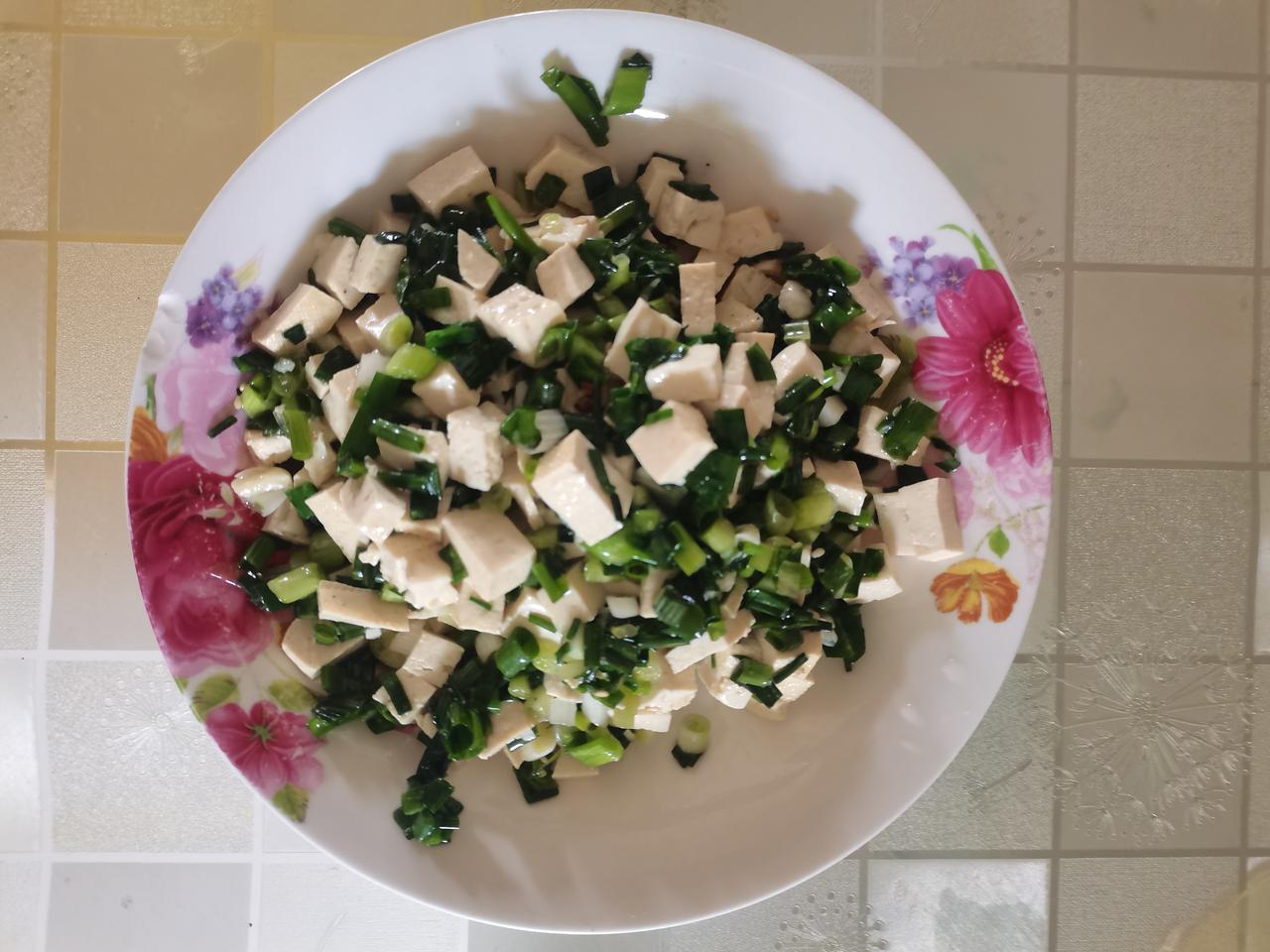 高考完后小外孙，
回家吃饭直撇嘴。
嫌吃饭菜有下降，
我觉做的挺好的。
鱼香肉丝