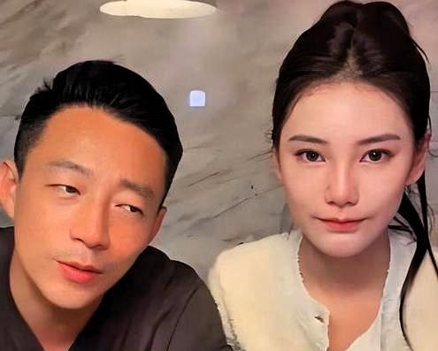 汪小菲与马晓梅：直播间风波后的婚姻思考
直播间里，有人问汪小菲买房的事，好像没在