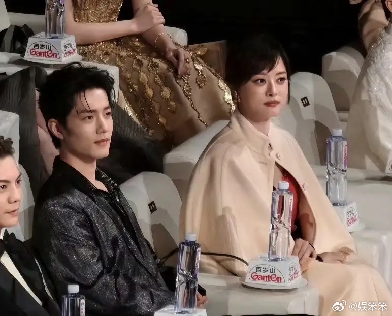 肖战才是最可能接胡歌班的人品质盛典内场和孙俪坐在一起，孙俪在女演员的地位堪比皇后