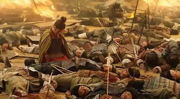 很多战争剧里，打完仗就一片狼藉，尸横遍野。不少人好奇：这么多尸体，难道就扔在那不