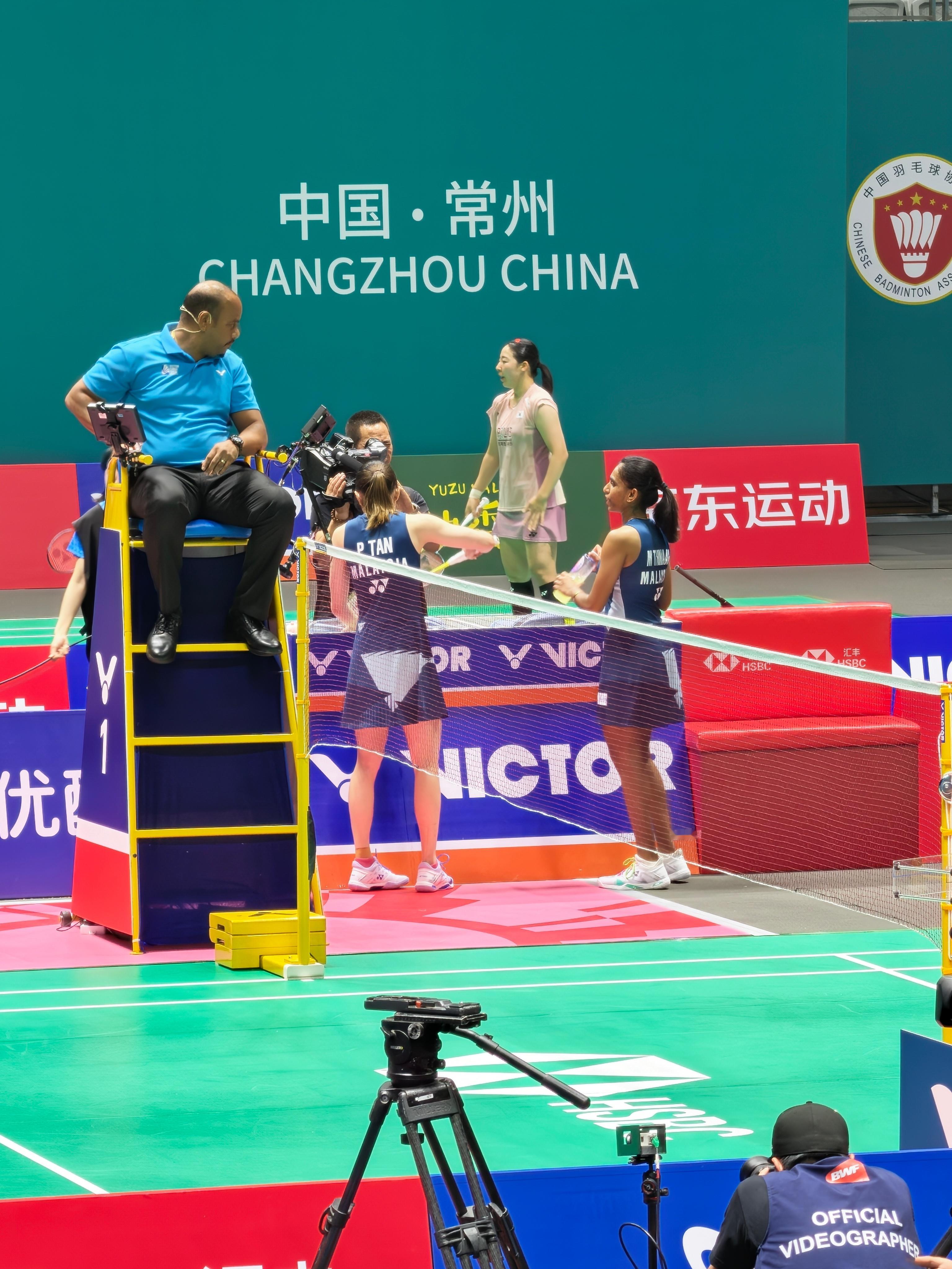 陈康乐/蒂娜🇲🇾 21-16、21-12 🇯🇵福岛由纪/松本麻佑半决赛：
