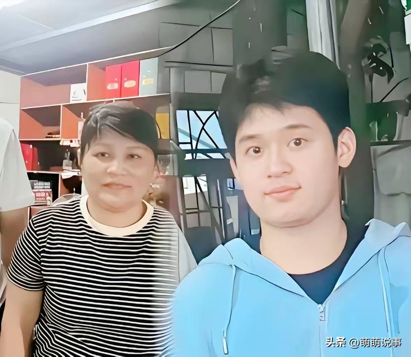 林诗栋亚运三金，妈妈面馆先红了。

不是因为排骨加量

也不是因为球迷排队拍照。