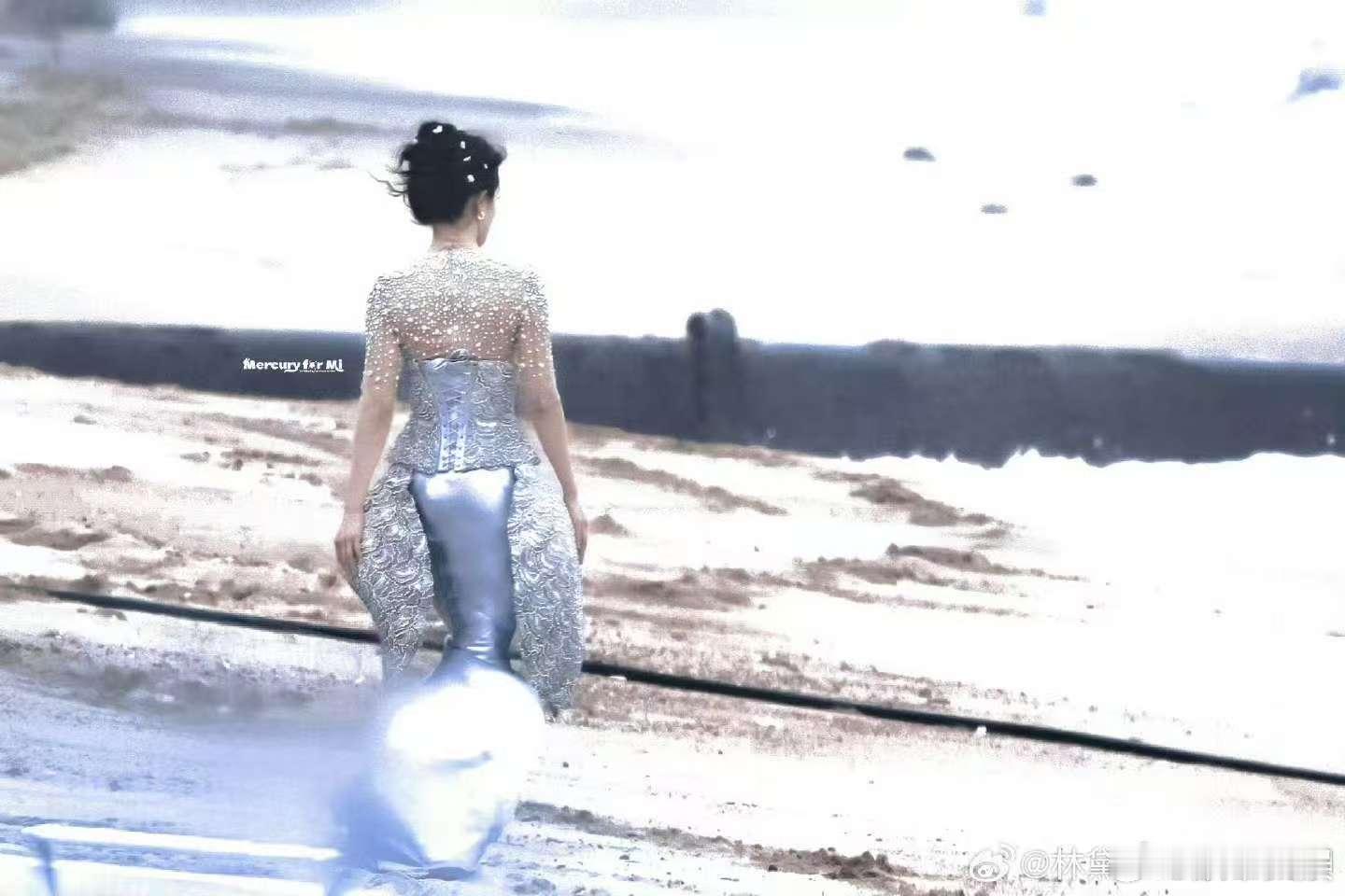 杨幂ELLE盛典不走红毯杨幂为ELLE拍了物料杨幂ELLE盛典不走红毯，可以，[