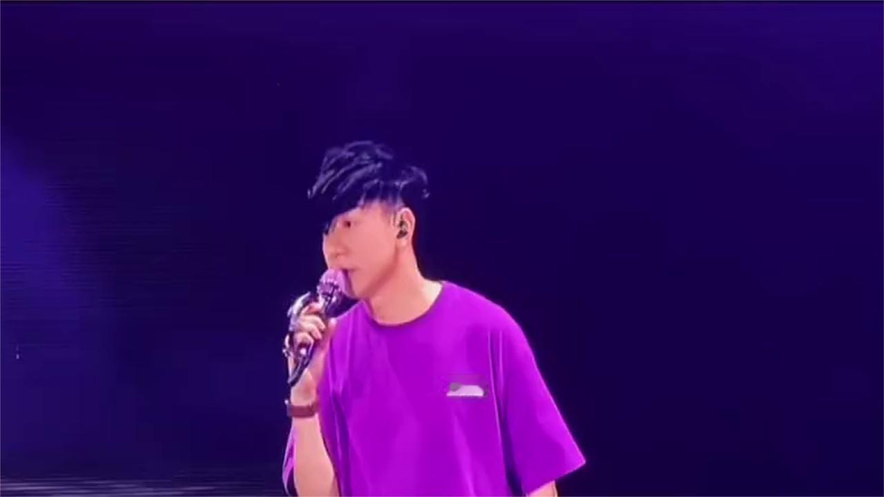 林俊杰演唱会哽咽承认：心脏每天靠药撑着，心跳乱了也会继续唱
