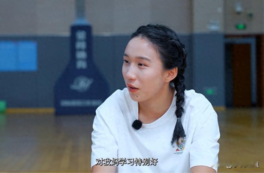 别光盯着洛杉矶，先看看陈妤颉这心态。

17岁拿下亚运3金1银，
张泉灵都忍不住