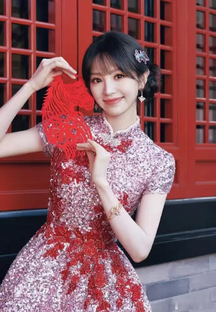 灯花笑 田曦薇田曦薇接《灯花笑》炸翻内娱，甜妹演疯批医女，书粉撕疯了！内娱书粉连