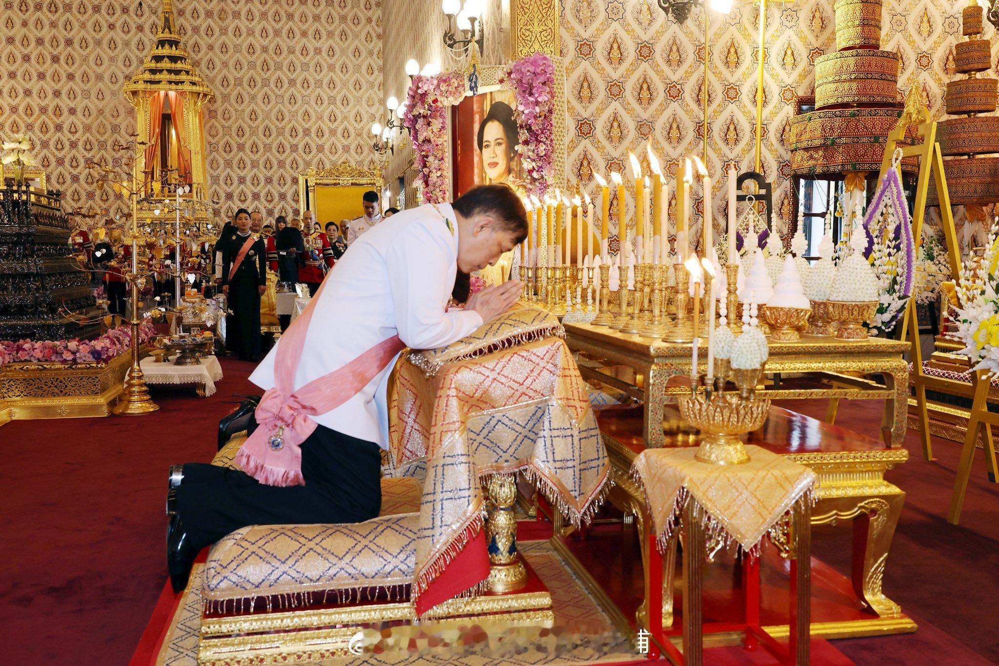 王室王室泰国王室素娘娘 2026年2月1日，暹罗王室成员出席红唇姐逝世一百天诵经