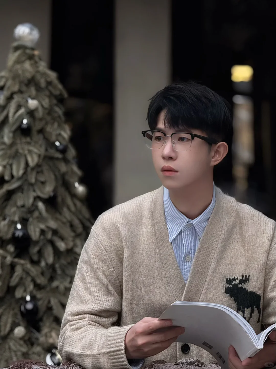 我懂了，时髦知识分子风的精髓是这幅眼镜👓