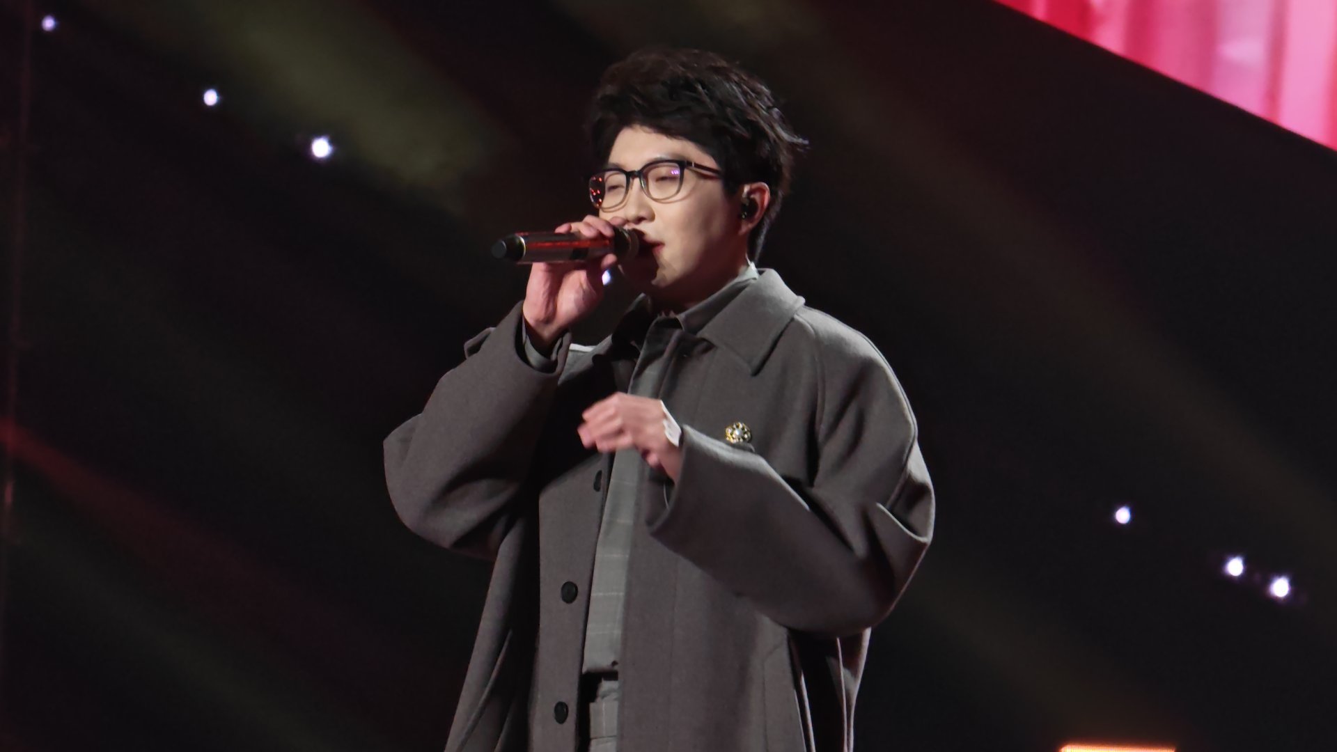 毛不易来了，越看越觉得像的老板… 