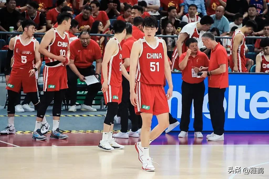 杨瀚森回到中国男篮算是回到家了。得吃得喝。在NBA开拓者队，他很少能有篮下空位投