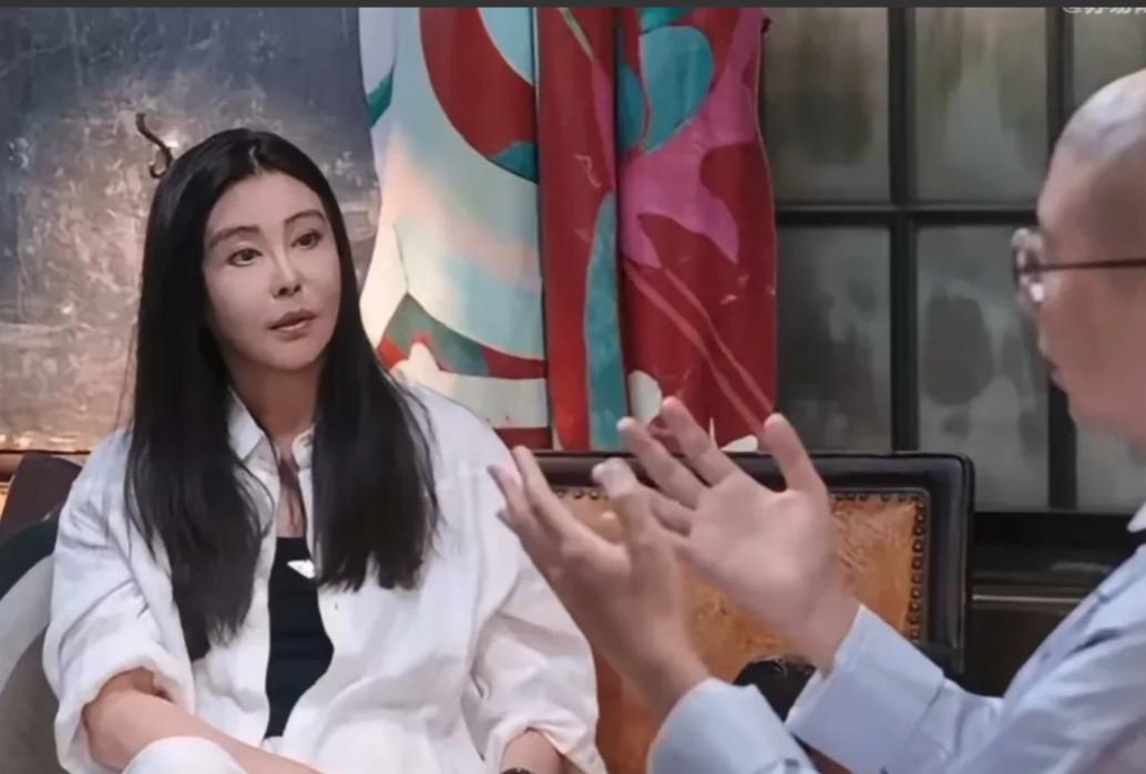 王祖贤说自己现在单身，李诞小心翼翼的问她：“那你上一次恋情是什么时候？方便说吗？