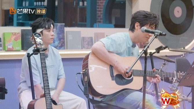 #陈楚生吉他弹唱后来的事#陈楚生带来的这首歌曲也太棒了，尤其是对于整体的音乐的氛