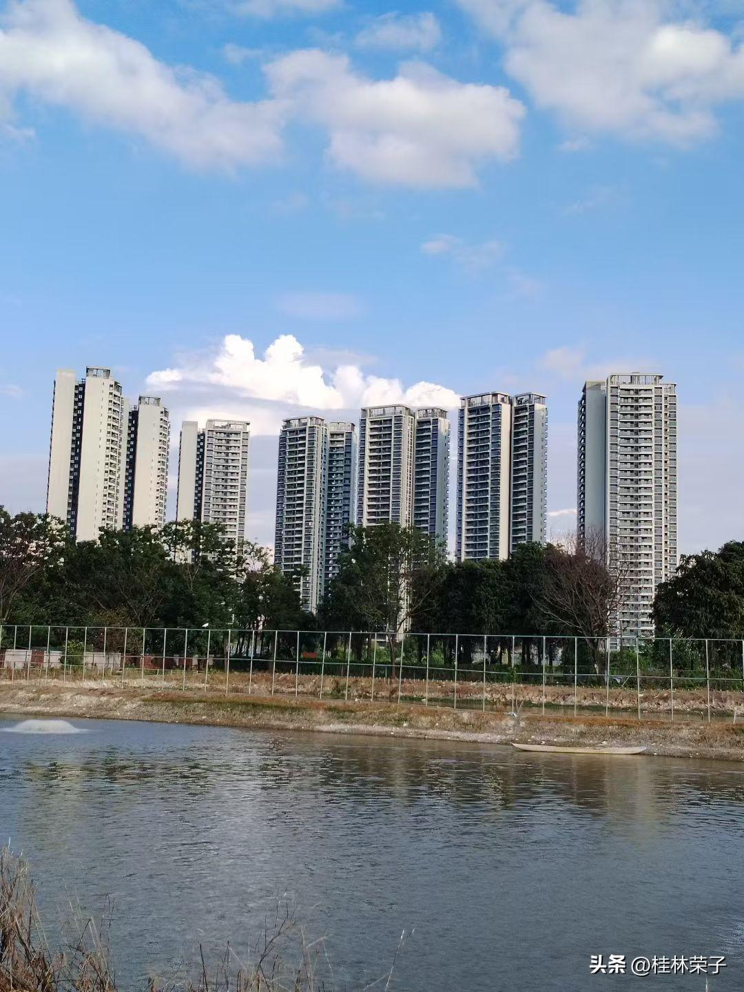 柴桑大姐斩钉截铁说，
52W会议非开不可！
开会地点在瓷都，
开会日期待定。
