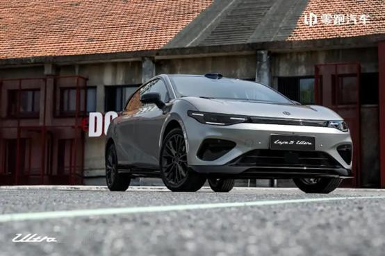 4月24日北京车展临近，零跑Lafa5Ultra的关注度持续攀升，不少媒体在试驾