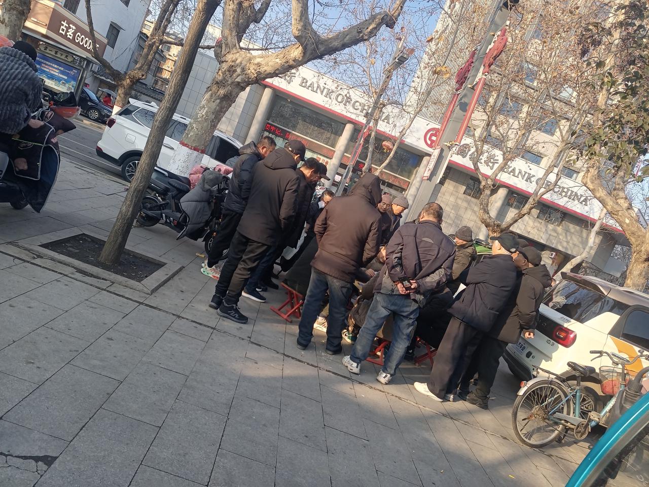 人生都有老这天，莫管闲事心放宽，打牌娱乐聊聊天，悠闲自得似神仙，潇洒过好每一天！