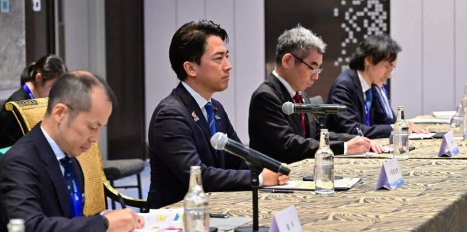 废话王子，小泉进次郎当上防卫大臣以后，发言谨慎了不少。 小泉进次郎作为日本顶级贵