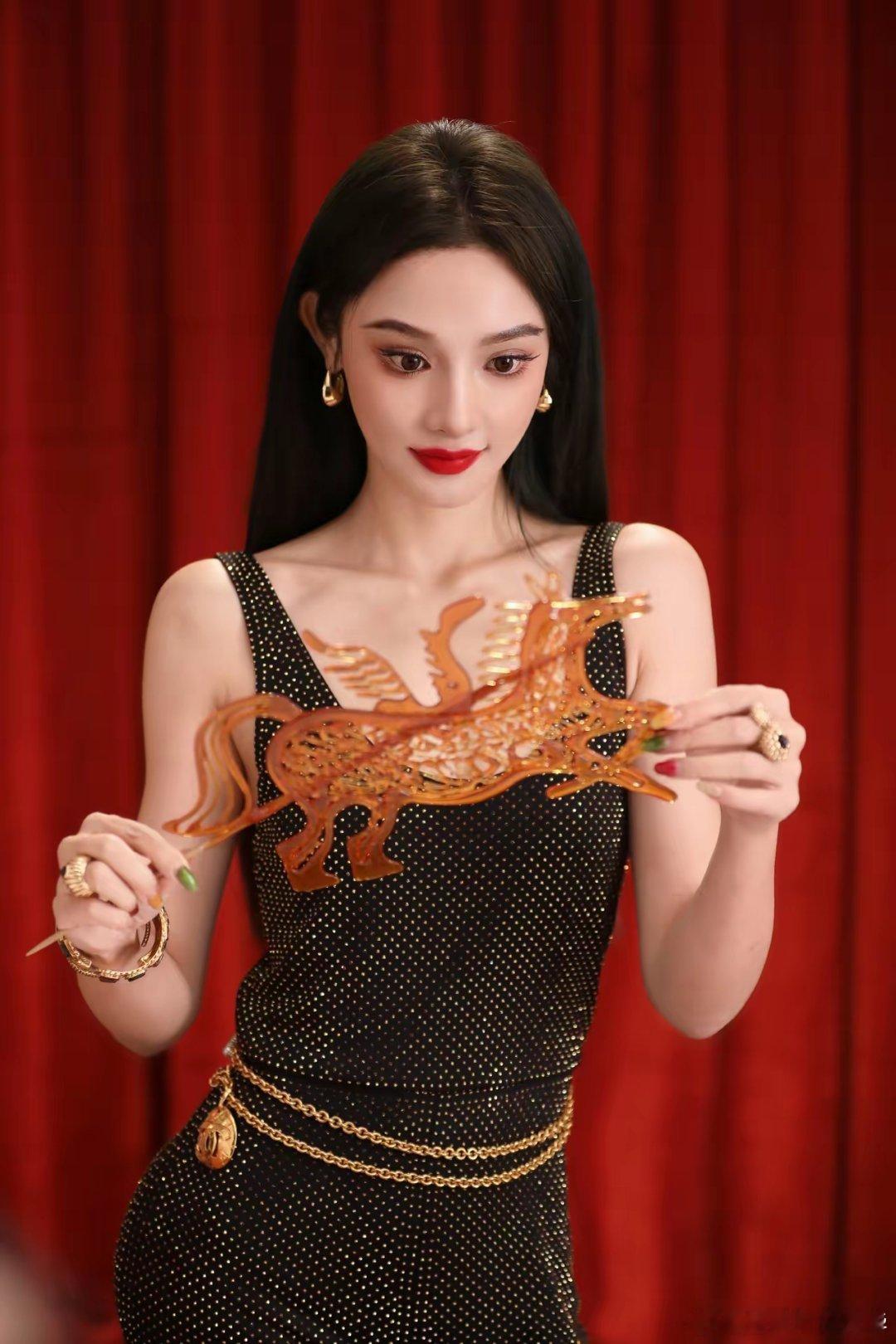 当初在看《凤凰台上》的时候，很多人都在吐槽彭小苒丑？我估摸着彭小苒不是挺好看的吗