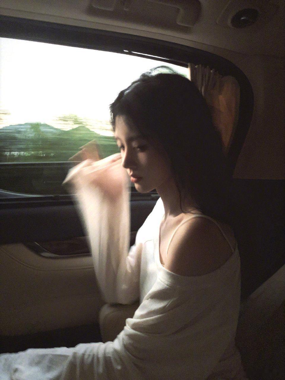触摸风与自由，piu亮阿黛转场中~~鞠婧祎 ​​​