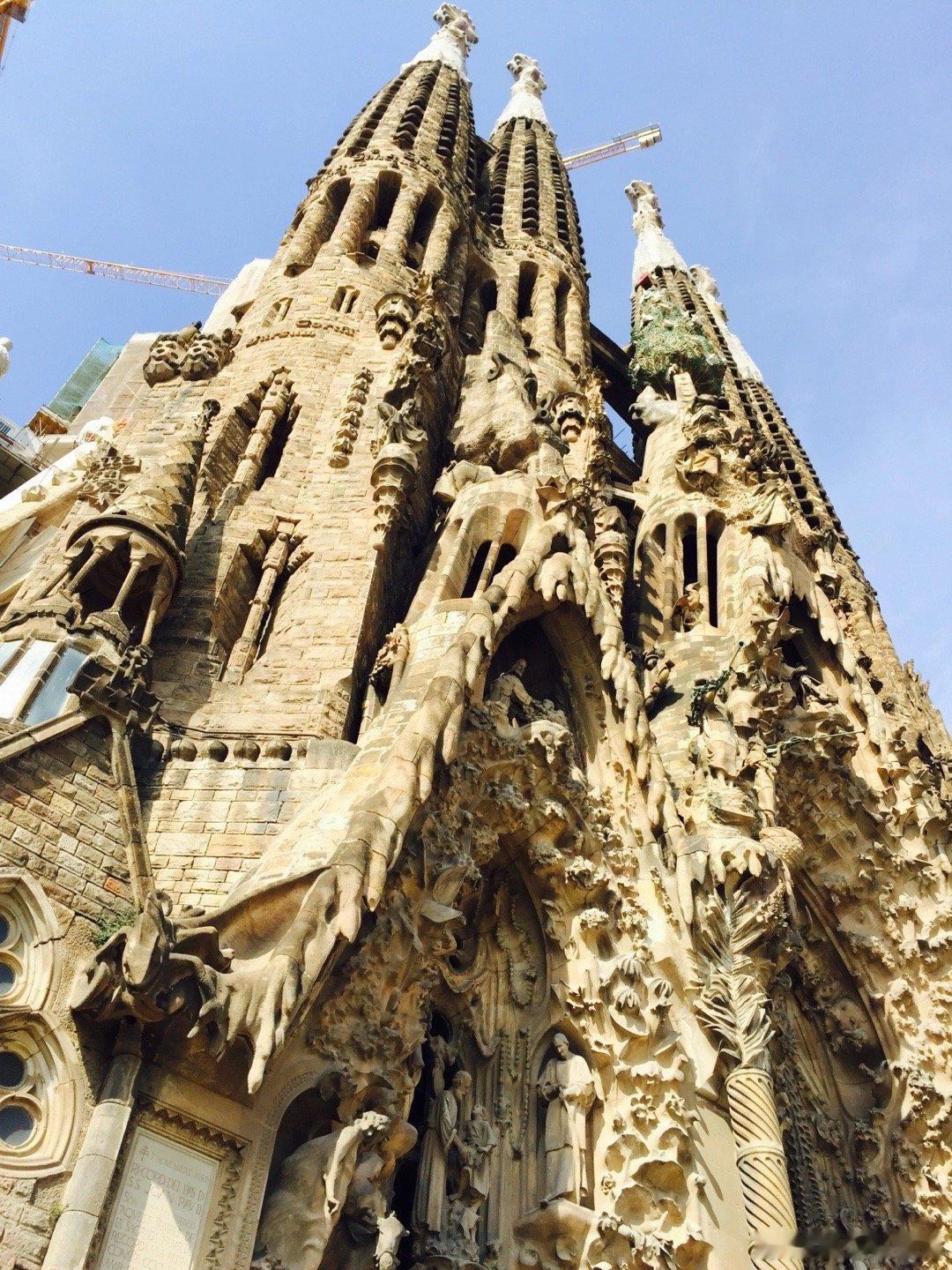 圣家堂今天 封顶了。十一年前去看哈维时拍的——那时梅西内马尔苏亚雷斯伊涅斯塔都还