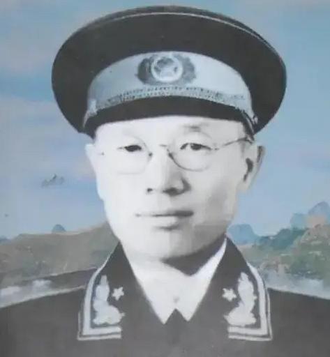 1942年，蒋介石给于学忠下令，让他秘密枪决万毅，于学忠收到电报后，顿时陷入两难