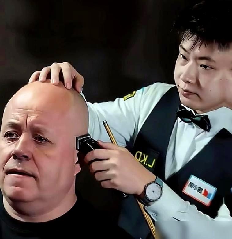 看着赵心童在克鲁斯堡捧杯，我竟有点想哭。
谁都知道那20个月的禁赛意味着什么，那