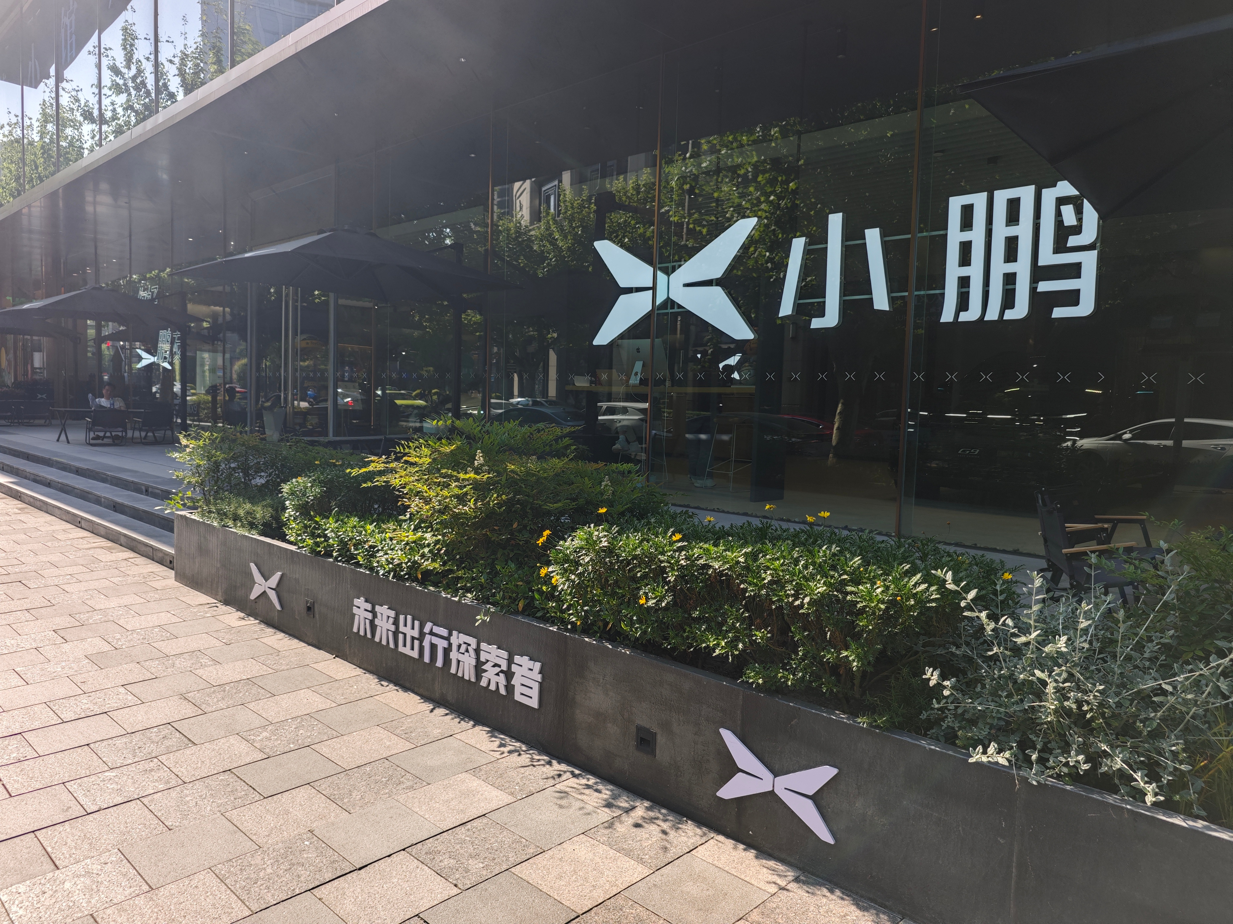 今天我来到，小鹏汽车上海南京西路旗舰体验中心，在这里看到了心仪已久「超舒适AI大