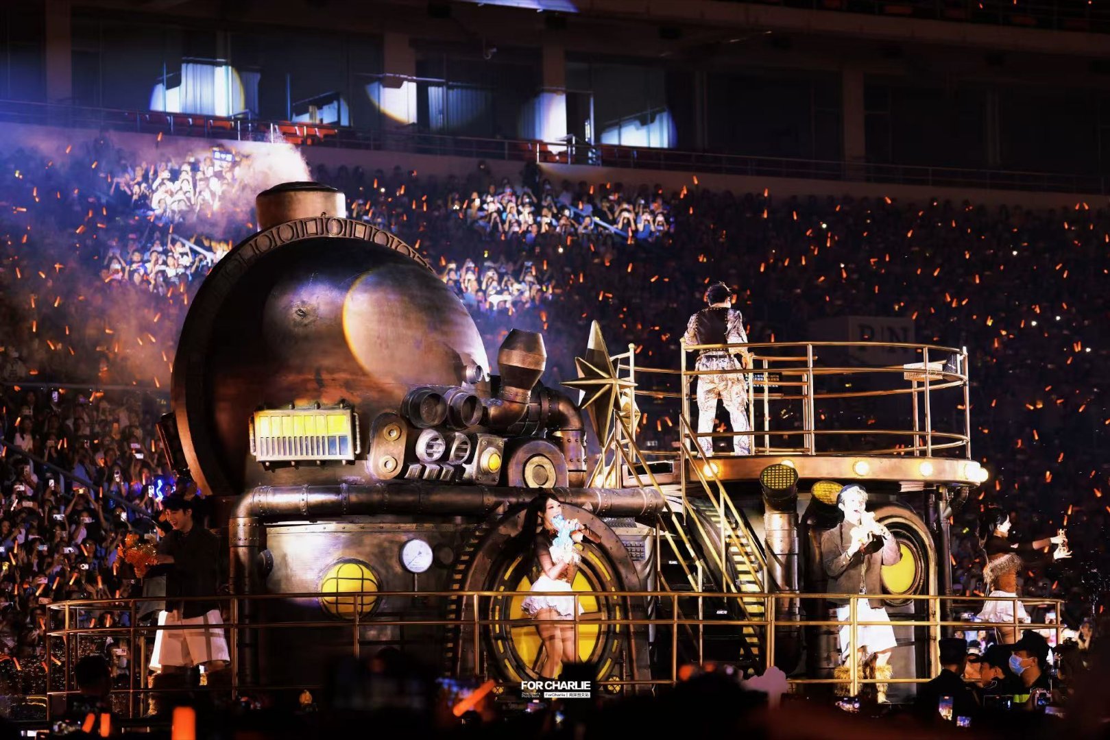 周深专辑销量破8000万周深《反深代词》再创辉煌，数字专辑销售额突破8000万，