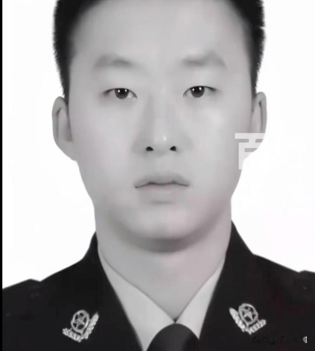 潜行暗夜斩毒魔，热血忠魂护苍生，缉毒英烈李松陪将年轻生命永远定格在禁毒一线。19