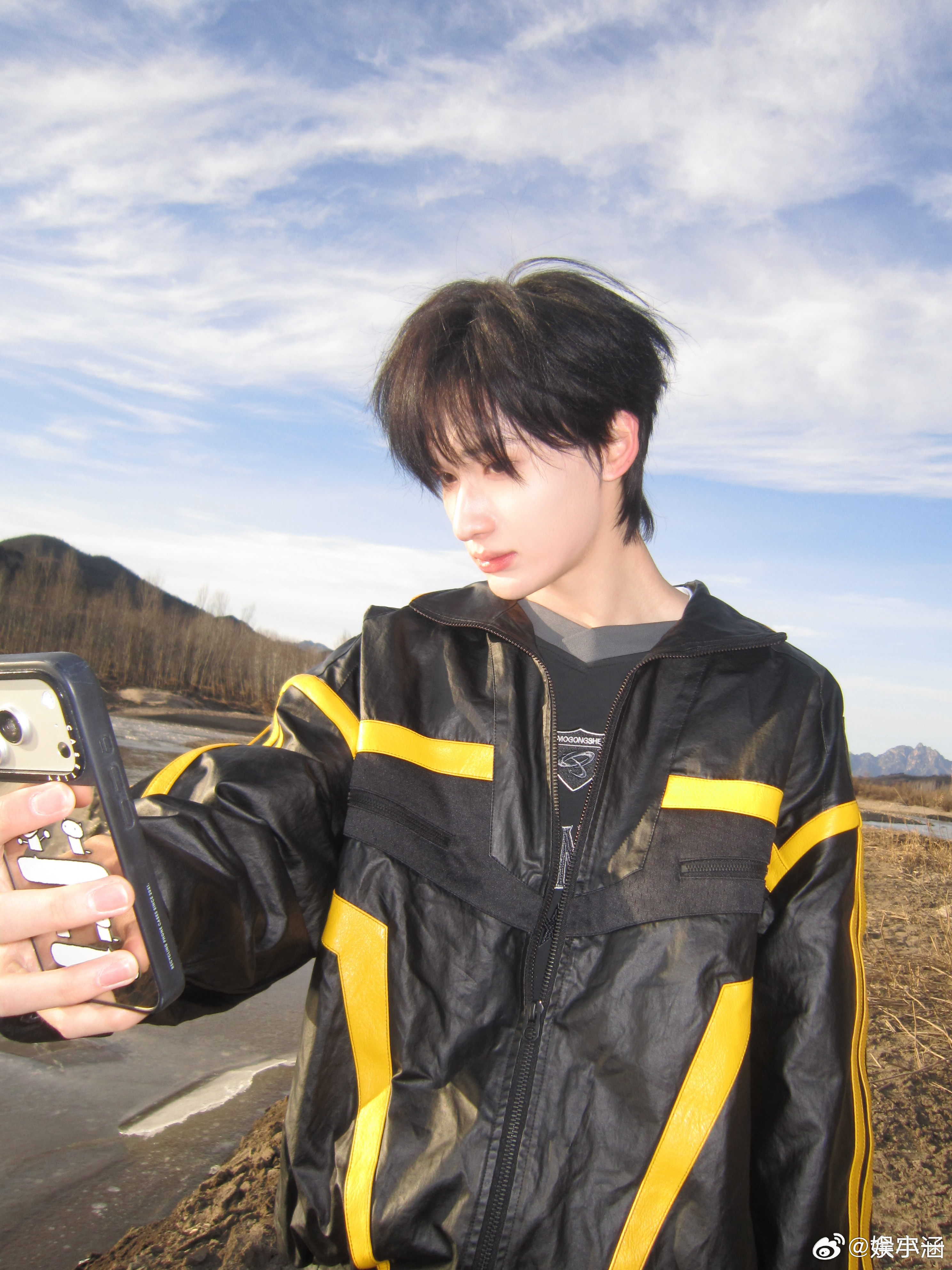 余宇涵说睡觉的时候被时代峰峻选中被他的淡然狠狠戳中！就算有这么幸运的起点，也依旧