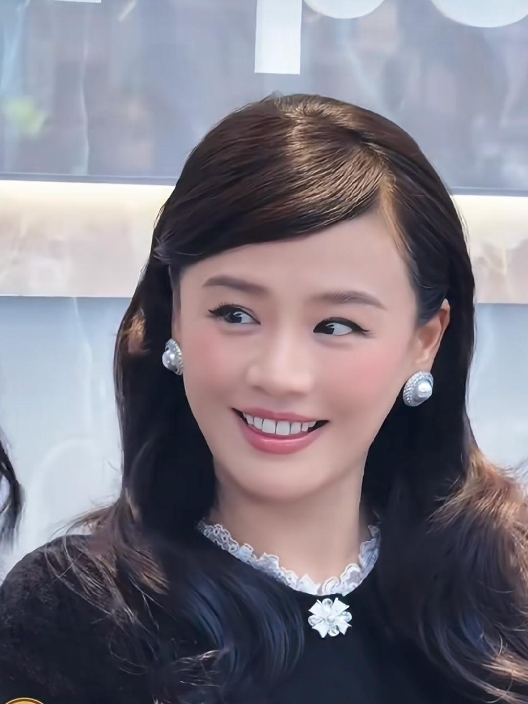 终于知道，
为什么37岁的马思纯状态越来越好了！
不是变有钱了，也不是医/美了，