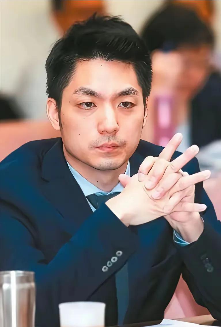 最近蒋家那个后人，又喊话想把两口棺椁迁回大陆，奉化那边连地都有人提过选好了。
